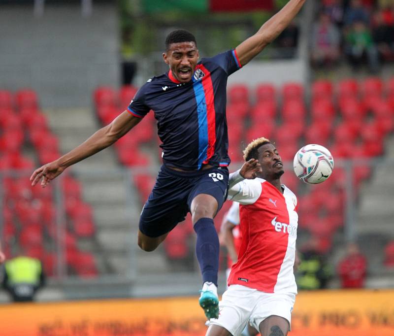 Druhé kolo skupiny o titul okořenil zápas dvou nejlepších týmů Slavia - Plzeň.