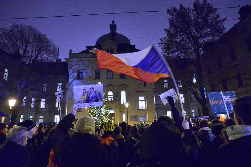 Demonstrace proti premiéru Andreji Babišovi 17. prosince 2019.