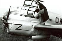 Před 75 lety začala v pražských Vysočanech sériová výroba legendárního letounu Aero Ae-45, který sloužil jako aerotaxi i k armádním účelům; byl známý a využívaný po celém světě. Dobová propagační fotografie z padesátých let.