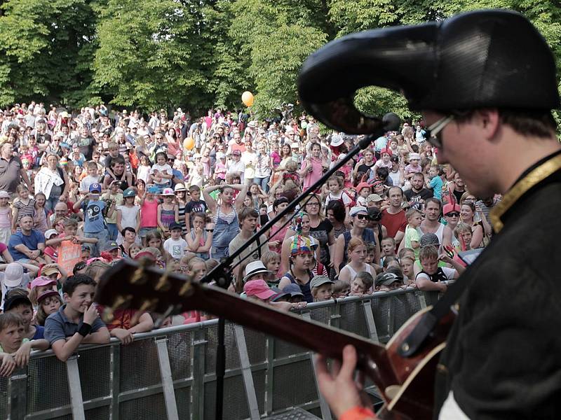 Největší rodinný festival v ČR Kašpárkohraní – hudba, divadlo, hry se konal v Letenských sadech.