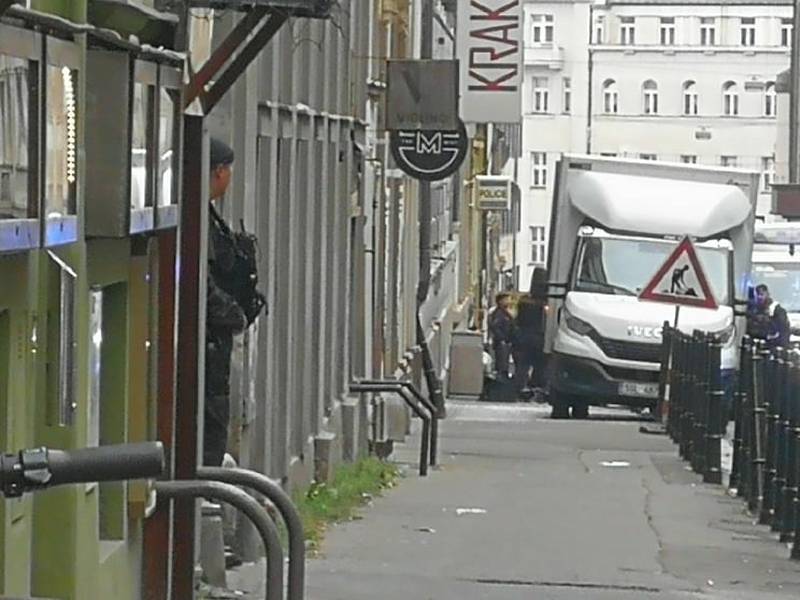 Podezřelá krabice v Krakovské ulici.