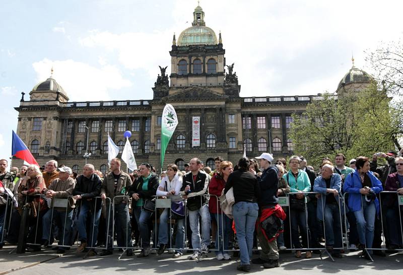 Demonstrace v Praze v sobotu 21.dubna na Václavském náměstí. 