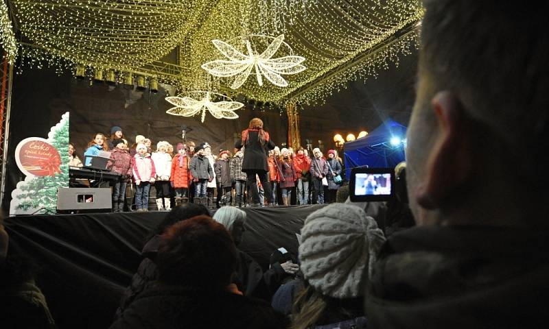 Česko zpívá koledy na Staroměstském náměstí