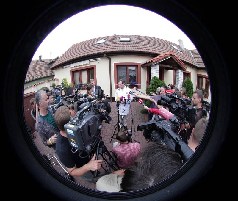 Tisková konference Davida Ratha v Hostivici po vynesení rozsudku Krajského soudu v Praze.