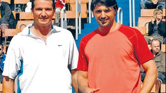 RANAŘI. Richard Krajicek (vlevo) a Goran Ivaniševič bavili tenisemsebe i diváky. 