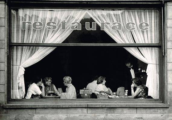Ani po roce 1968 Pražané na svou oblíbenou kavárnu nezanevřeli, a i díky snahám aktivistů v roce 1993 kavárna funguje dodnes.