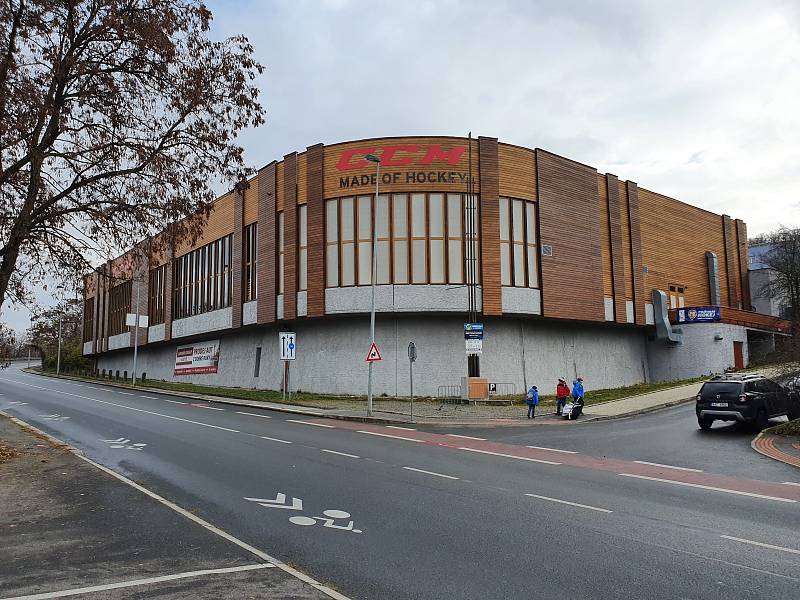 Stadion Kobry se nachází v Braníku nedaleko zastávky Vrbova. Nedávno prošel rekonstrukcí a dostal nové dřevěné obložení.