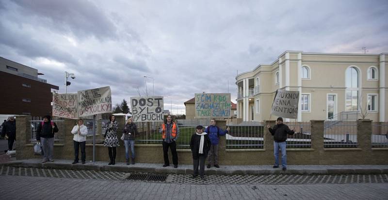 Protest proti palestinské ambasádě 10. ledna v Praze – Suchdole