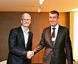Český premiér Andrej Babiš (ANO) se v Davosu sešel s Timem Cookem, šéfem americké společnosti Apple.