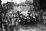 NÁVRAT Z EXILU. Slavnostní příjezd prvního československého prezidenta Tomáše Garrigua Masaryka na Staroměstské náměstí.