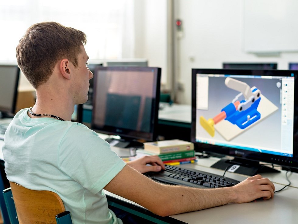 Pražský deník | Studenti IT se učí modelovat v 3D programech. | fotogalerie
