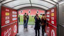 Fotbalový klub Slavia Praha pořádal pro své fanoušky akci Víkend otevřených dveří, při kterých mohli nakouknout do útrob stadionu, šaten i do klubového muzea.