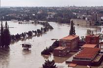 Povodně z roku 2002 v Praze. Zdymadlo Podaba.