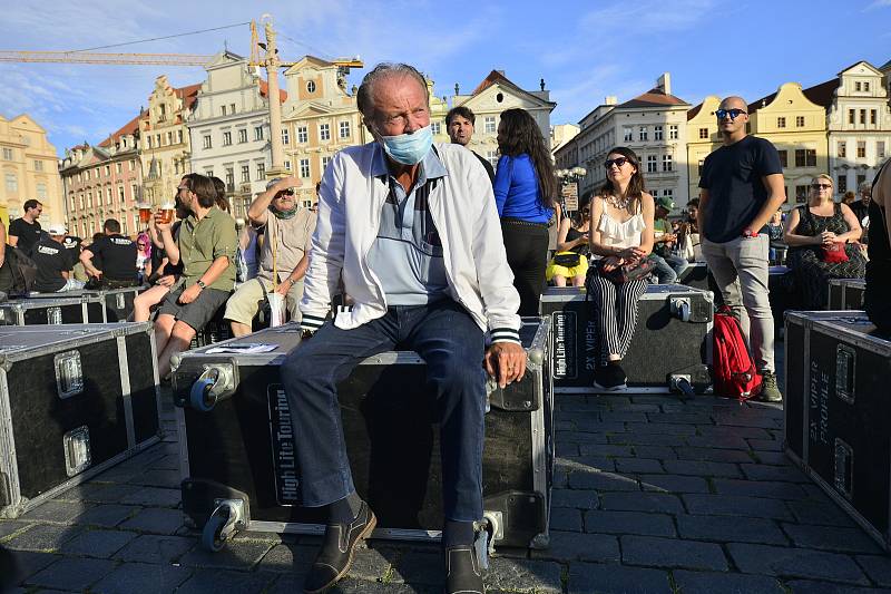 Demonstrace za živou kulturu na Staroměstkém náměstí 27. 7. 2020