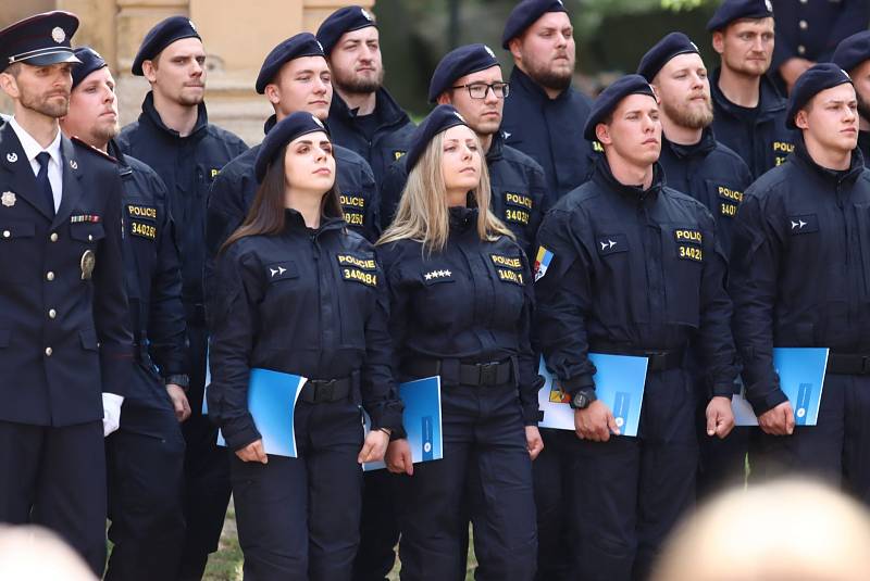 Ze slavnostního slibu nových příslušníků středočeské policie na nádvoří Muzea Policie ČR v Praze.