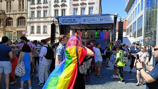 Na skutečném průvodu Prague Pride, jehož poslední ročník se konal v sobotu 12. srpna 2023, se kostým, jehož fotka se masově sdílí v sociálních sítích, nikdy neobjevil. To ale nebránilo dezinformátorům ho právě s tímto průvodem spojovat