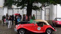 Historické vozy zakončily 13. července na nádvoří Strahovského kláštera v Praze 15. ročník celovíkendového závodu Retro Prague Historic Rally 2014.