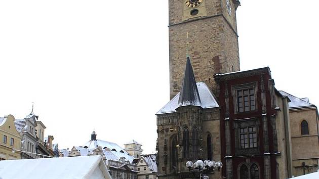 Přípravy na vánoční trhy na Staroměstském a Václavském náměstí.