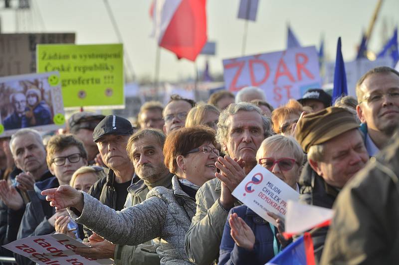 Demonstrace proti Andreji Babišovi na Letné 16. listopadu 2019.