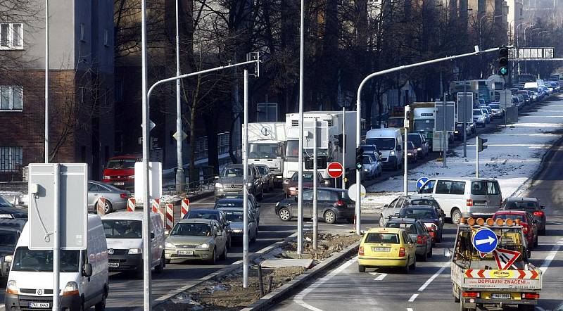 Kvůli stavbě tunelu Blanka byla na tři roky uzavřená část Patočkovy ulice ve Střešovicích, jedné z nejvytíženějších ulic v Praze, po níž podle statistik projede 35 tisíc aut denně. 