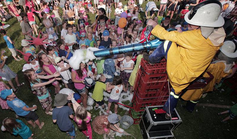 Největší rodinný festival v ČR Kašpárkohraní – hudba, divadlo, hry se konal v Letenských sadech.