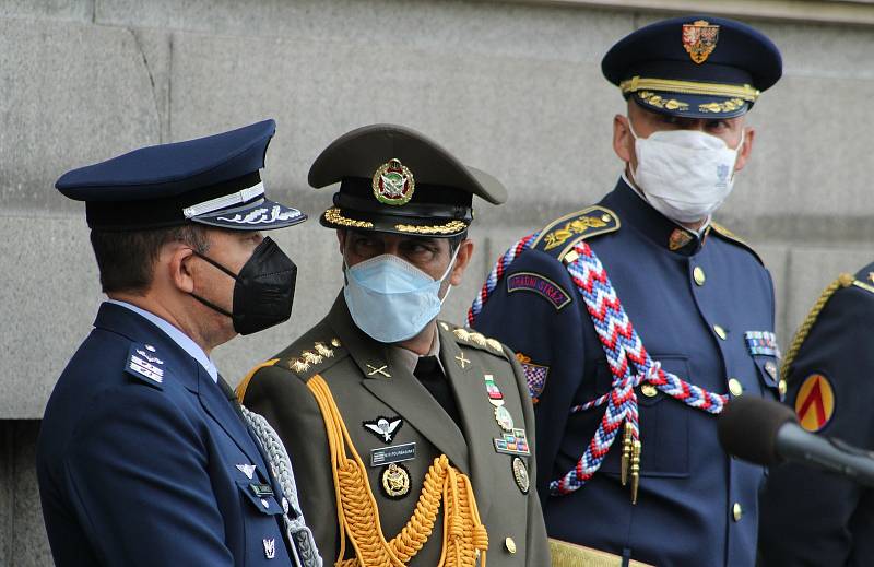 Ze zahájení venkovní výstavy 'Tobruk - příběh pěšího praporu' před budovou Generálního štábu Armády ČR na Vítězném náměstí v Praze 6.