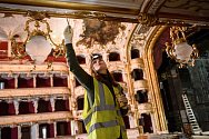 Státní opera se po tříleté rekonstrukci opět otevírá veřejnosti.
