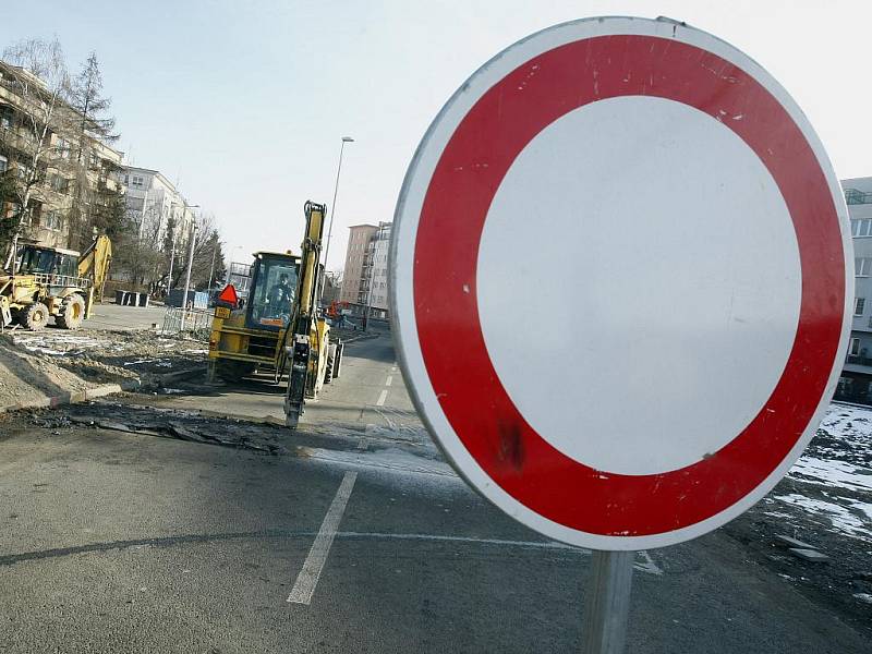 Kvůli stavbě tunelu Blanka byla na tři roky uzavřená část Patočkovy ulice ve Střešovicích, jedné z nejvytíženějších ulic v Praze, po níž podle statistik projede 35 tisíc aut denně. 