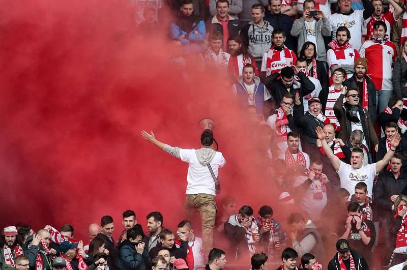 19. kolo e-Pojistěni.cz 1.ligy mezi SK Slavia Praha a FC Viktoria Plzeň.