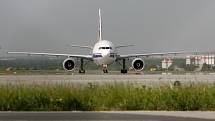 Letadlo ČSA z mexického Cancunu přistálo 3. května dopoledne na pražském ruzyňském letišti. Na jeho palubě bylo okolo dvou set turistů, kteří po přistání prošli základní lékařskou prohlídkou.