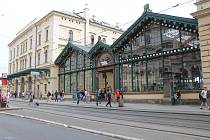 Na Masarykově nádraží otevřeli kavárny, objevily se stánky s občerstvením, další i s restaurací a lékárnou ještě přibudou.