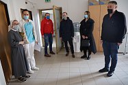 Radnice Prahy 3 požádala o schválení nového očkovacího místa v Nemocnici Sv. Kříže.