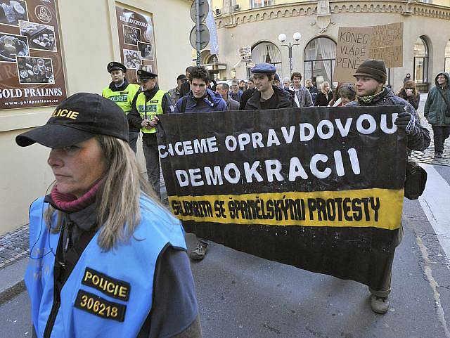 V centru Prahy se začali 15. října odpoledne shromažďovat účastníci demonstrace proti sociální a ekonomické nerovnosti ve světě.