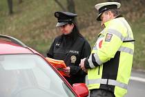 Z policejní preventivní akce zaměřené na zvyšování viditelnosti motoristů a s tím spojenou povinnost používat reflexní vestu.