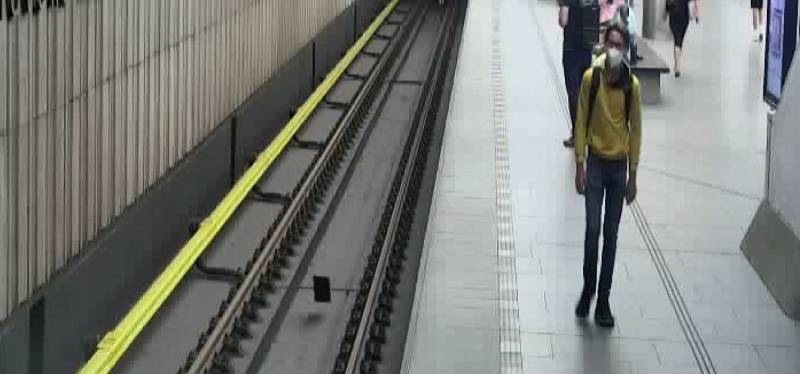 Pokus o znásilnění v metru.