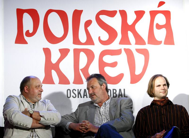 Herci Jan Ježek, Vratislav Kříž a Aleš Briscein (zleva) na tiskové konferenci 27. dubna 2009 v Hudebním divadle karlín k uvedení nové hry Polská krev.