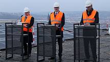 Návštěva premiéra fotovoltaické elektrárny na střeše Kongresového centra v Praze.
