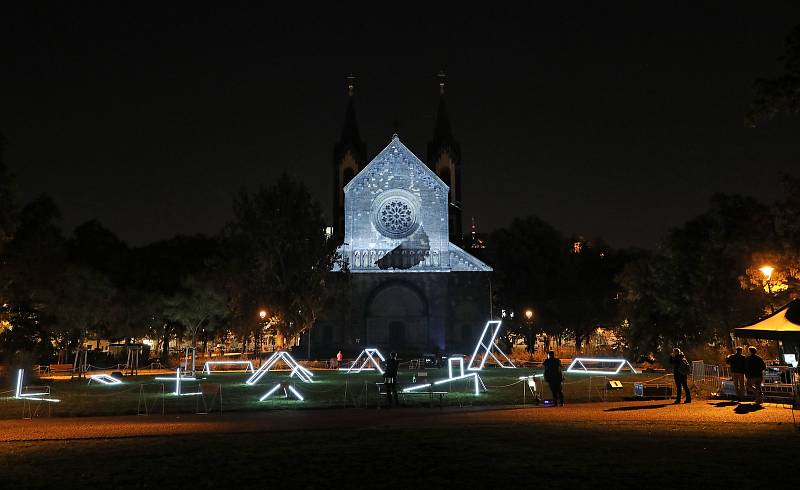 Generální zkouška SIGNAL festivalu - instalace Karlín.  Kostel sv. Cyrila a Metoděje.