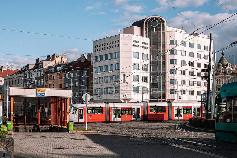 Tramvajová trať mezi Ohradou a Palmovkou byla uvedena do provozu v listopadu 1990. Dopravní podnik chystá její rekonstrukci.