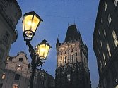 KRÁLOVSKÁ CESTA osvětlená „královsky“ romantickými plynovými lampami. Zvláště večer září magickým kouzlem, které obdivuje nejen našinec, ale i zahraniční turista. 