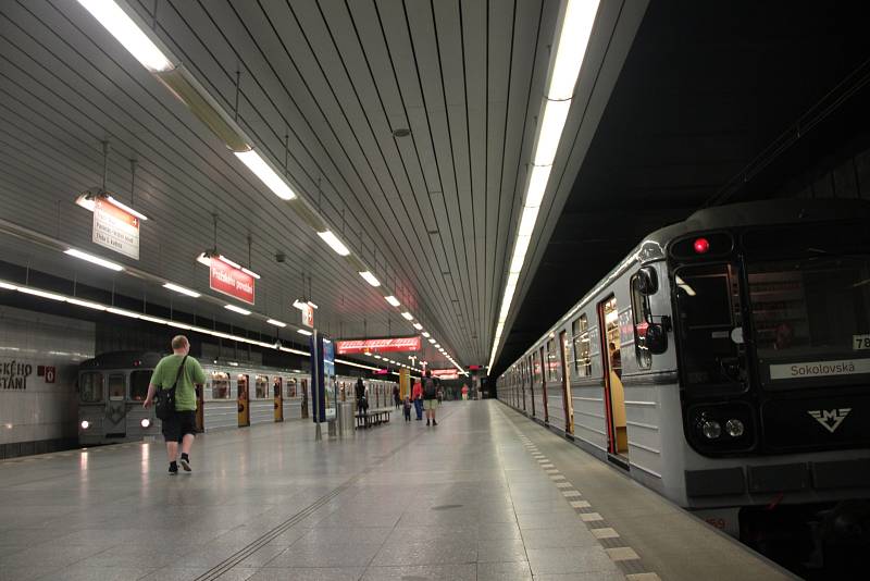 V pondělí 9. května uplynulo přesně 48 let od doby, co v Praze poprvé vyjelo metro. Dopravní podnik při té příležitosti poslal na trať historické soupravy.