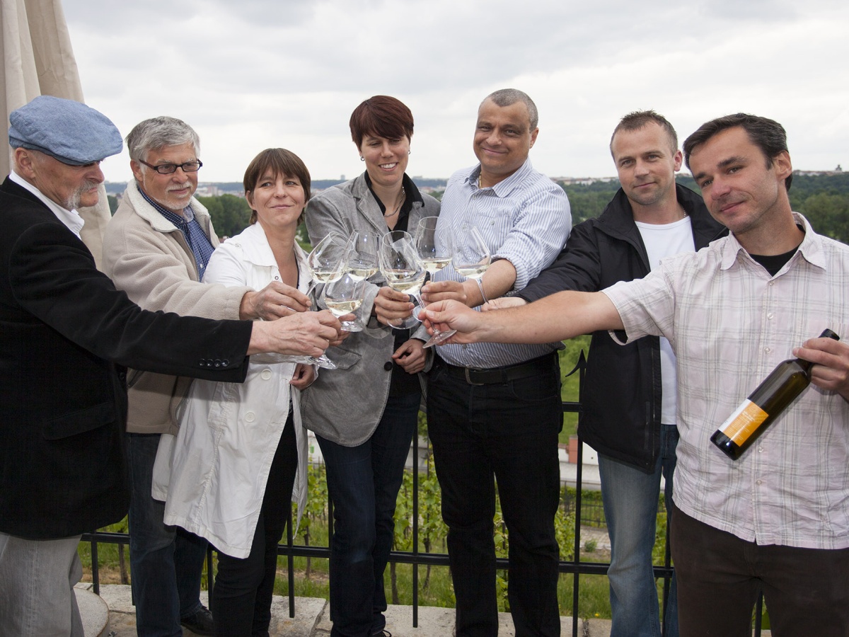 V Botanické zahradě v Troji se křtila vína ročníku 2012 - Pražský deník