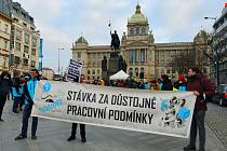 Demonstrance kurýrů Wolt na Václavském náměstí v úterý 14. února 2023.