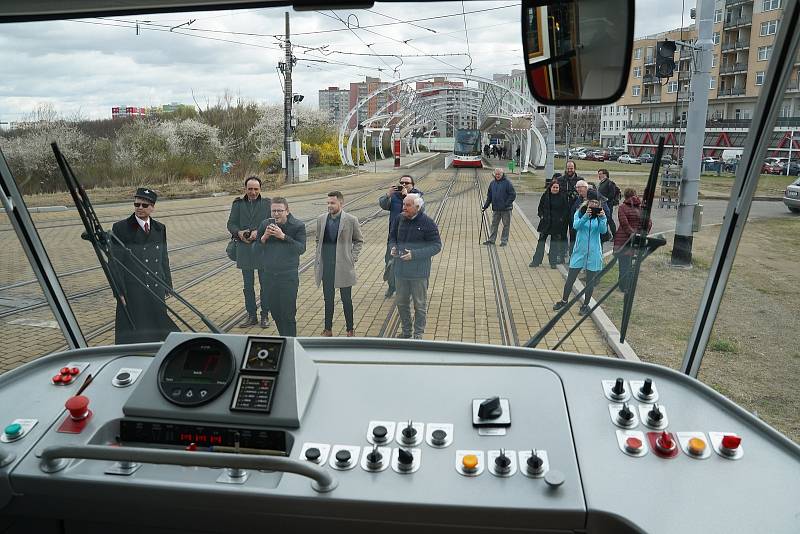 Slavnostní zahájení provozu na nové tramvajové trati Sídliště Barrandov - Holyně.