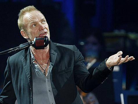 Koncert britského zpěváka Stinga s Royal Philharmonic Concert Orchestra se konal ve středu 22. září 2010 v pražské O2 Areně.