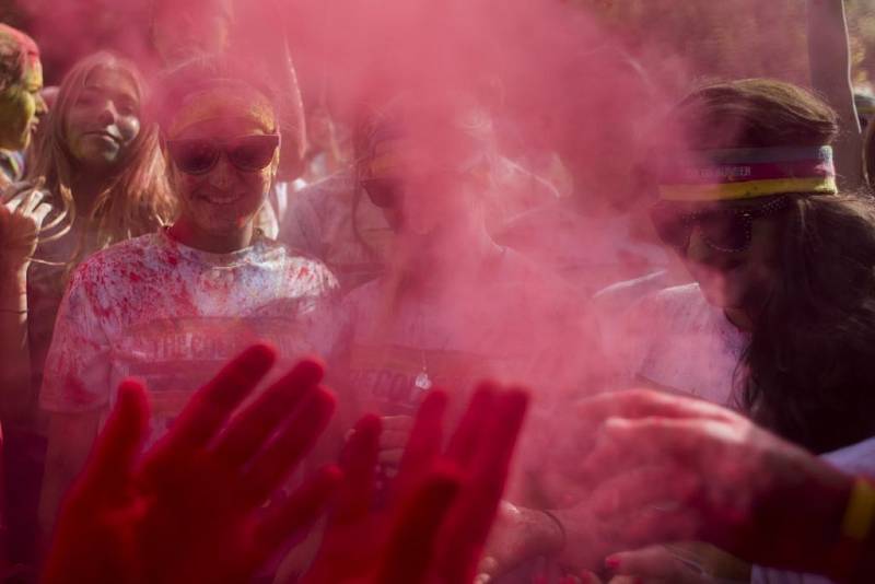 Na dvanáct tisíc lidí se 30. května zúčastnilo vůbec prvního Color Run v Praze