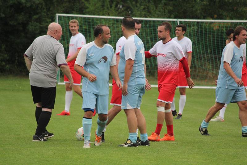 Zaměstnanecká liga Deníku: Pražské kolo na hřišti v Čakovicích.