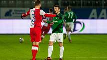 Zápas 15. kola první fotbalové ligy mezi týmy FK Jablonec a SK Slavia Praha se odehrál 27. listopadu na stadionu Střelnice v Jablonci nad Nisou. Na snímku zprava Vladimir Jovović. a Eduard Sobol.