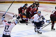 Semifinále play off hokejové Tipsport extraligy - 1. zápas: HC Sparta Praha - Bílí Tygři Liberec, 3. dubna 2021 v Praze. Jaroslav Vlach z Liberce (uprostřed) se raduje z gólu