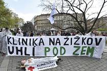 Demonstrace Neničte Kliniku, neničte město! na podporu Autonomního sociálního centra Klinika.